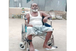 প্যারালাইসিসে আক্রান্ত মাদাছির আলী বাঁচতে চান সবার সহায়তায়