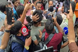 সাংবাদিকের কলার ধরে ঘু*ষি-লা*থি, অ*ভিযুক্ত জা মা য়া ত কর্মীরা