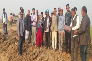 জামালগঞ্জে ইউএনও মুশফিকীন নূরের বাঁধ পরিদর্শন