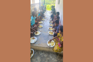 কুলাউড়ায় চা-বাগানের খুদে শিক্ষার্থীরা পেল পুষ্টিকর খাবার