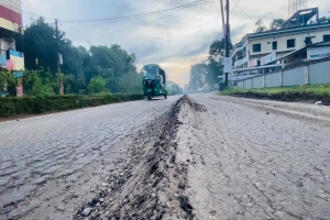 গোলাপগঞ্জে অস্বাভাবিক উঁচু সড়কে দু'র্ঘটনার ঝুঁ'কি গোলাপগঞ্জে অস্বাভাবিক উঁচু সড়কে দু'র্ঘটনার ঝুঁ'কি