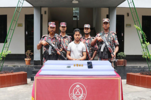 যশোরে ৪টি স্বর্ণের বারসহ চোরাকারবারি আ ট ক