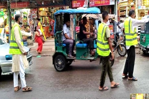 বড়লেখায় নিসচার উদ্যোগে ট্রাফিক ক্যাম্পেইন