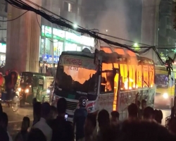 অবরোধ ঘিরে ২৪ ঘণ্টায় ১৩ বাসে আগুন