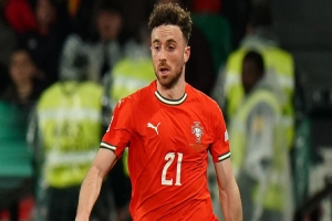 ২৮ বছর বয়সে না ফেরার দেশে লিভারপুল তারকা জোতা