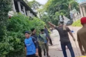মাজারের নি*য়ন্ত্রণ নিয়ে সিলামে র*ণক্ষে*ত্র, পুলিশসহ আ*হত অন্তত ৩০ মাজারের নি*য়ন্ত্রণ নিয়ে সিলামে র*ণক্ষে*ত্র, পুলিশসহ আ*হত অন্তত ৩০