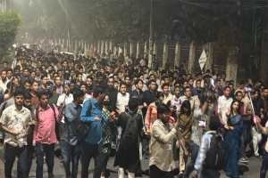 এমসি কলেজে শিক্ষার্থীর ওপর হা ম লা : ঢাবিতে ছাত্রদলের বি ক্ষো ভ