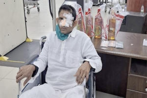 দেখতে রোগী, সাথে ম দে র চালান : আ ট ক ভা র তী য় নাগরিক