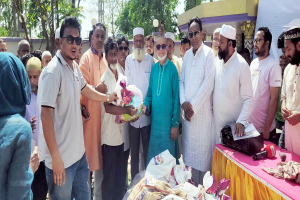 কুলাউড়ায় ঈদসামগ্রী বিতরণ