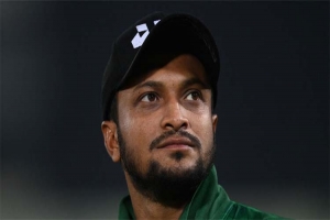 আন্তর্জাতিক ক্রিকেটেও তবে নি ষি দ্ধ হচ্ছে সাকিবের বোলিং?
