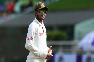 শূন্য হাতে ফিরেছেন সাকিব!
