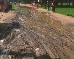 এক সড়কে দুর্ভোগে হাজারো মানুষ