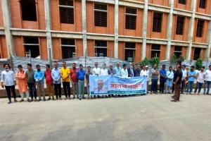 সুনামগঞ্জে মাহমুদুর রহমানের উপর মিথ্যা মা*মলা প্র ত্যা হা রের দাবিতে মান ব  বন্ধ ন 