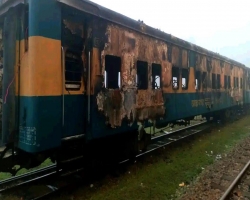 জামালপুরে যমুনা এক্সপ্রেসের তিন বগিতে আগুন