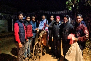 বড়লেখায় পরিবহন শ্রমিকদের মাঝে নিসচার শীতবস্ত্র উপহার 