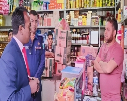 অতিরিক্ত দামে পেঁয়াজ বিক্রির দায়ে কুলাউড়ায় ৪ প্রতিষ্ঠানকে জরিমানা