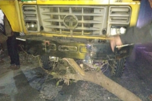 সড়কে গাছের গুঁড়ি ফেলে প্রায় ২০ গাড়িতে ডা*কাতি