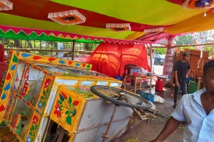 মৌলভীবাজারের ফুচকার দোকান গু ড়ি য়ে দিলেন ক্ষু*ব্ধ আইনজীবিরা