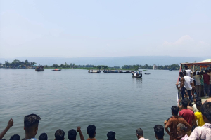 টাঙ্গুয়ার হাওরে বেড়াতে গিয়ে পর্যটক নি'খোঁজ টাঙ্গুয়ার হাওরে বেড়াতে গিয়ে পর্যটক নি'খোঁজ