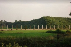 কাটছে না আতঙ্ক: মর্টার শেলের আওয়াজে কেঁপেছে ফুলতলী সীমান্ত