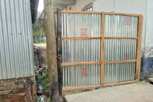চলাচলের রাস্তায় প্রতিবন্ধকতা তৈরীর অভিযোগ, দুর্ভোগে ৪০ পরিবার
