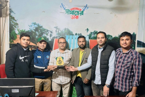 কুলাউড়ায় সীমান্তের ডাকের পরিচালক মাহফুজ আহমেদকে সম্মাননা প্রদান