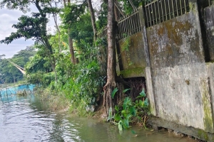 গোয়াইনঘাটে নদীগর্ভে বি*লীনের  পথে জেলা পরিষদ ডাকবাংলো