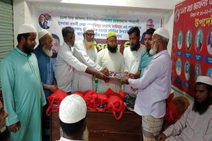 গোয়াইনঘাটে বারকি শ্রমিকদের মাঝে মোস্তাফিজুর রহমান কাওছার'র বস্ত্র উপহার