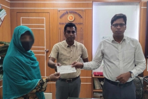 মাধবপুরে গাভী পালনের জন্য ১০ লাখ টাকার চেক হস্তান্তর 
