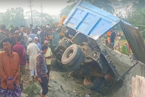 ময়মনসিংহে ট্রাকে ট্রেনের ধাক্কা, নিহত ৩ 