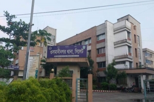 ওসমানীনগরে ফুটবল খেলা নিয়ে সং/ঘ/র্ষে ওসিসহ আ/হত ২০ ওসমানীনগরে ফুটবল খেলা নিয়ে সং/ঘ/র্ষে ওসিসহ আ/হত ২০