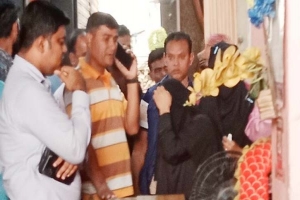রেস্টুরেন্টে আপত্তিকর অবস্থায় ১০ জোড়া প্রেমিক-প্রেমিকা আটক