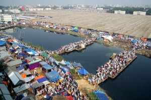 মুসল্লিদের জন্য নদীর উপর ৫টি ভাসমান ব্রিজ করেছে সেনাবাহিনী