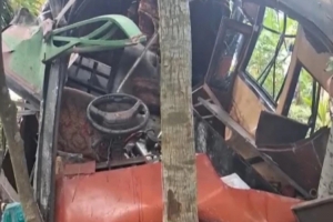 গোপালগঞ্জে বাস-ট্রাকের সং ঘ র্ষে নি  হত ৩, আ হ ত অন্তত ২৫