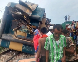 ট্রেন দুর্ঘটনা: বিয়ের অনুষ্ঠান থেকে ফেরা এক পরিবারের সবাই নিহত