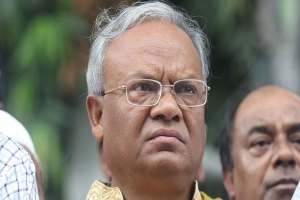 খালেদা জিয়ার মানবিক অধিকারও কেড়ে নিয়েছে সরকার : রিজভী