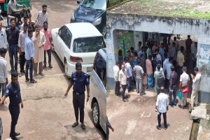 আদালত চত্বরে গো'লাগু'লি, গু'লিবি'দ্ধ ২