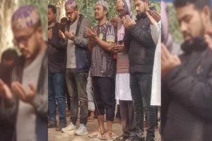 বাবার জানাজায় ডান্ডাবেড়ি পায়ে ছাত্রদল নেতা