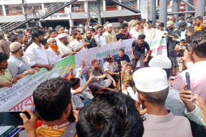 সাবেক ডিসি সারওয়ার আলমকে পুনর্বহালের দাবিতে সিলেটে সমাবেশ
