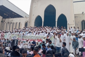 চার দাবিতে বায়তুল মোকাররমে হেফাজতের বি ক্ষো ভ
