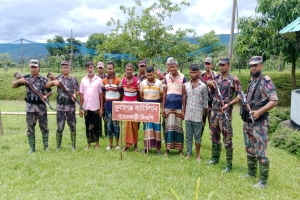 দোয়ারাবাজার সীমান্তে ৪ বাংলাদেশি নাগরিক ও ২ মানব পা চা র কারী আ ট ক