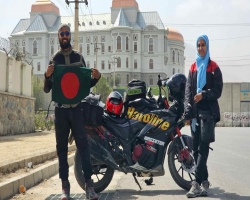 মোটরসাইকেলে চালিয়ে আমিরাতে চট্টগ্রামের দম্পতি