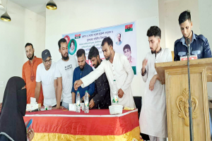 রাজনগরে বন্যার্তদের মাঝে সাবেক ছাত্রদল ও যুবদলের অর্থ প্রদান