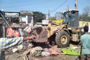 মাধবপুরে ঢাকা–সিলেট মহাসড়কে অ*বৈধ স্থাপনা উ*চ্ছেদ