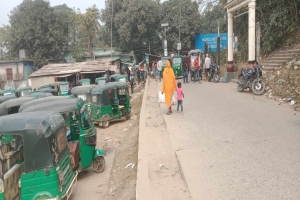ছাতকে অটোরিকশা থেকে চাঁ*দা আদায়ের অভি*যোগ