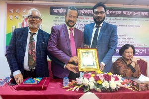 একুশে সম্মাননা পেলেন গণমাধ্যমকর্মী জাকারিয়া