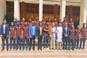 প্রধান উপদেষ্টার সঙ্গে দেখা করলেন ক্রিকেটাররা