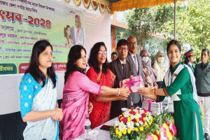 মৌলভীবাজারে শিক্ষার্থীদের হাতে হাতে নতুন বই
