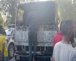 বরিশালে সুপারিবোঝাই ট্রাকে আগুন
