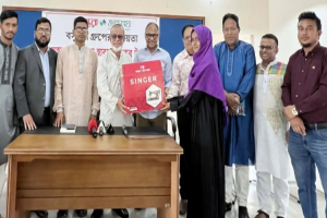 কুলাউড়ায় বসুন্ধরা শুভসংঘের সেলাই মেশিন পেলেন ১৫ অস্বচ্ছল নারী